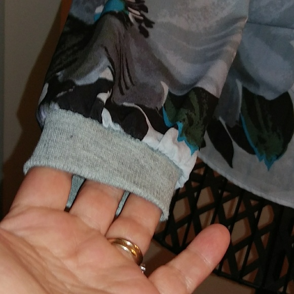 Silky, dolman sleeve top - Picture 4 of 4